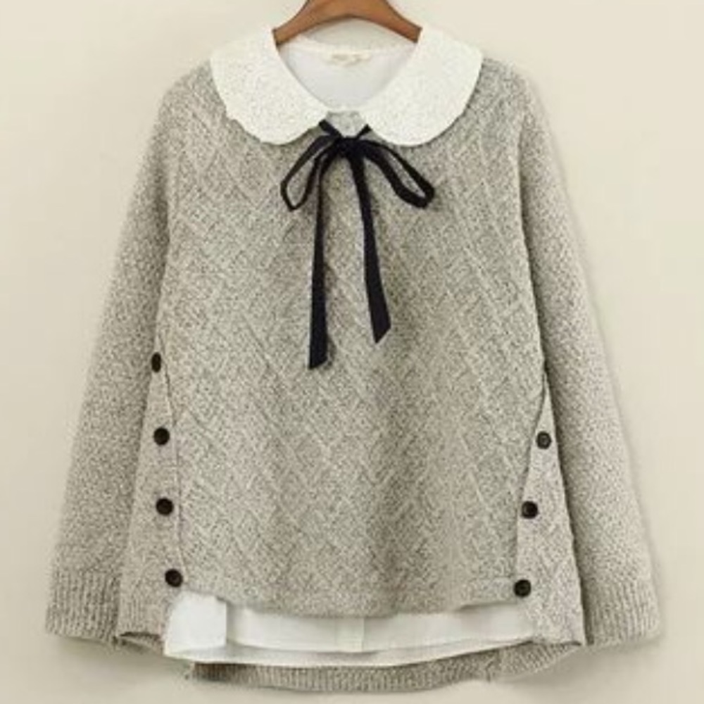 Button accent knitted sweater